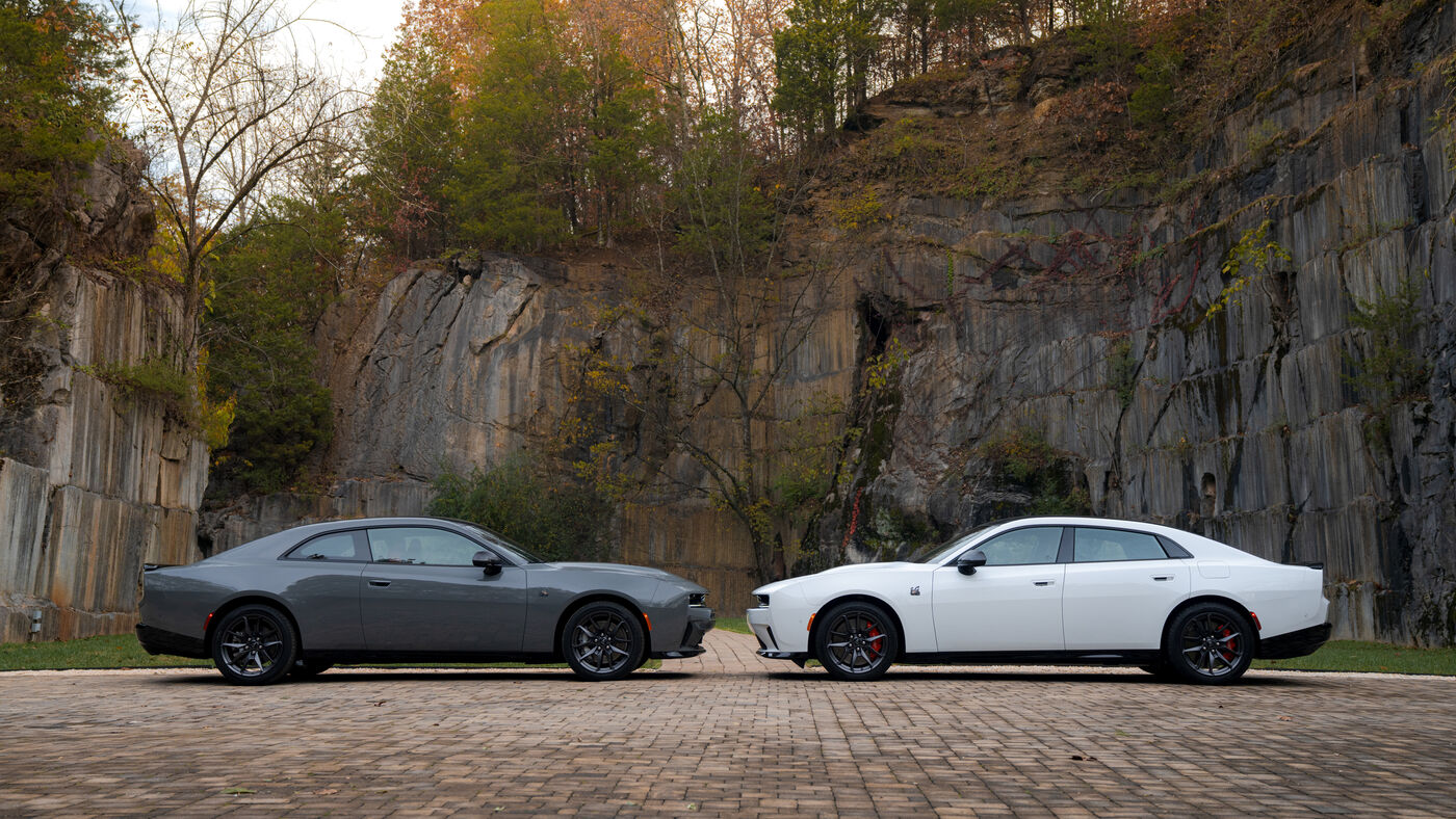 Due Dodge Charger